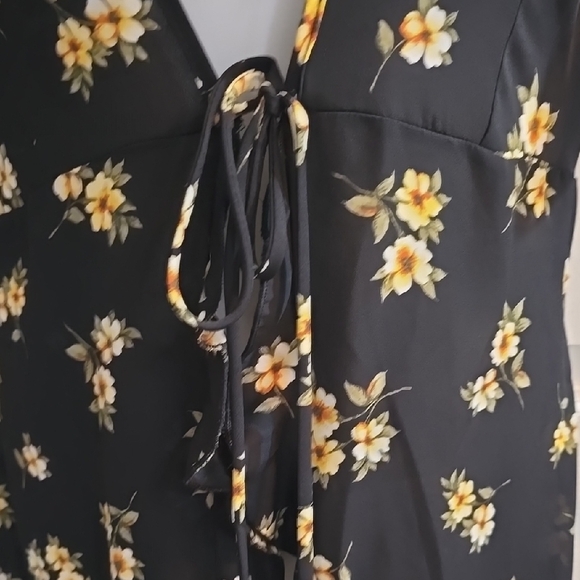 Black Floral Kimono Size M - Picture 3 of 7